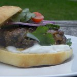 Galette hambourgeois à l'agneau avec chutney aux limes