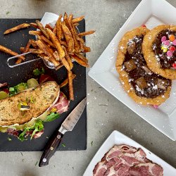 boîte smoked meat et queue de castor (4 personnes), votre panier , maturin.ca, épiceries, épicerie en ligne, fine, bio, commande en ligne, livraison à domicile, alimentation, producteur, consommateur, quebec, canada