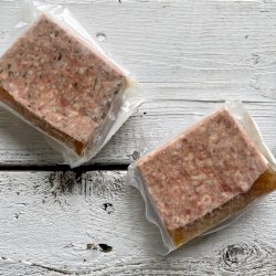 Deux pâtés de foie porc (1 fines herbes et 1 poivre)