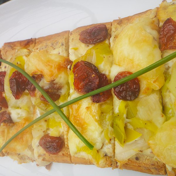 pizza au brie, poireaux, canneberges, moutarde à l'ancienne, , les fougères | maturin.ca, maturin, épicerie en ligne, commande en ligne, livraison à domicile, alimentation, producteur, quebec, canada